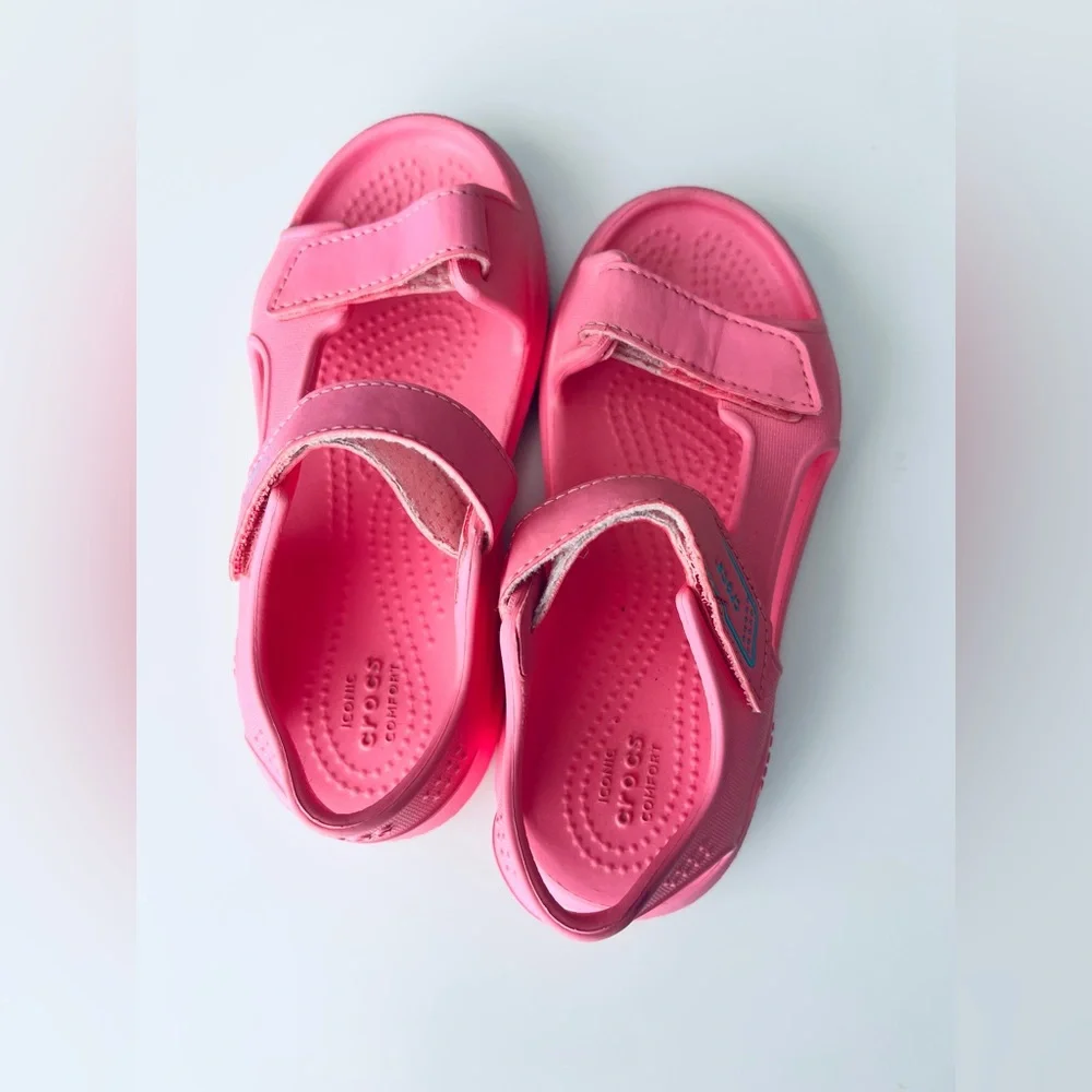 Crocs girls pink swiftwater sandals 12